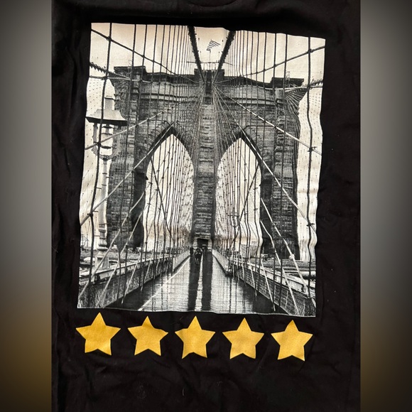 Graphic Tee of Brooklyn Bridge Size: M - Picture 4 of 5